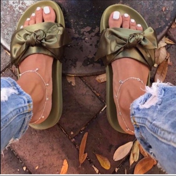 Fenty Puma Shoes - SOLD!!  Fenty Bow Slide!! 😱😱 Beautiful slides❤️